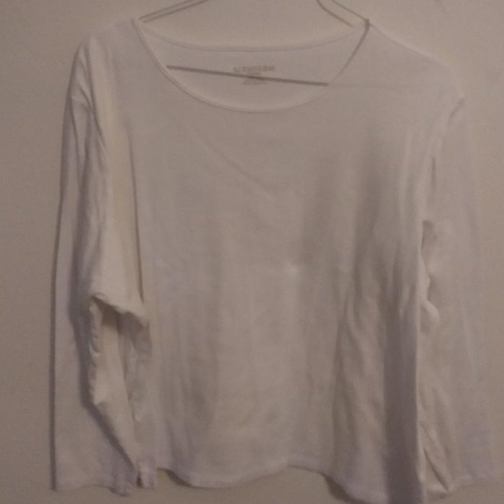 St. John's Bay 1X White Scoop-Neck Shirt